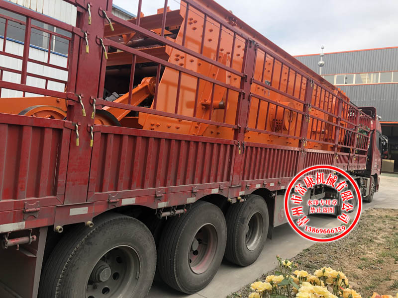 客戶訂購(gòu)的車載移動(dòng)破碎站發(fā)貨